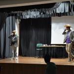 Estudantes universitários oferecem duas sessões de teatro